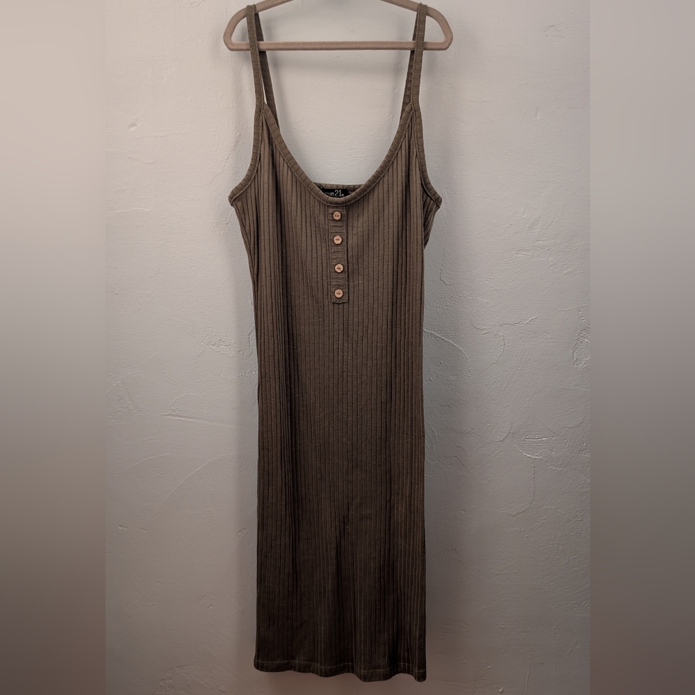 🍇 LAST CALL! Sexy Olive Ribbed Midi with Coconut Buttons